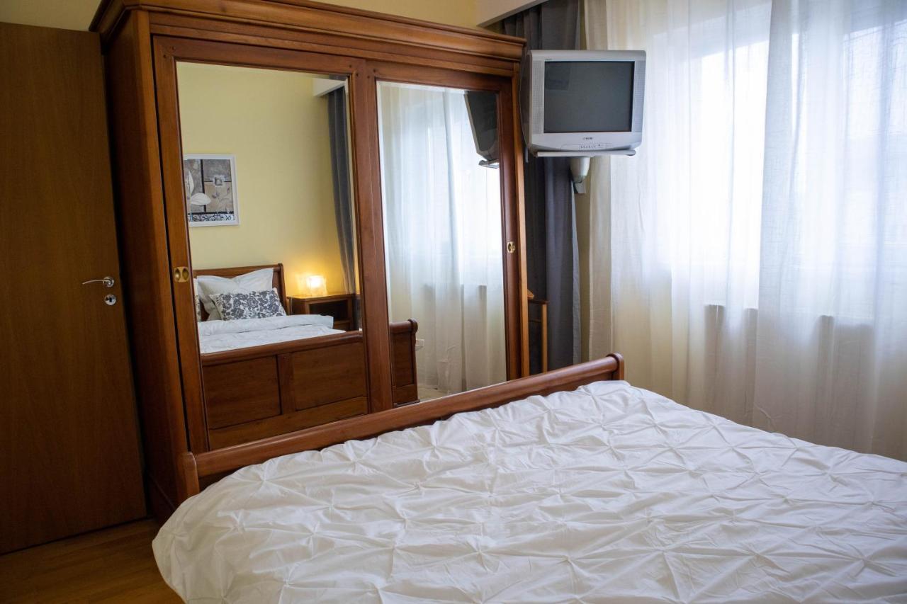 Oak Apartment - Piata Victoriei Bucarest Esterno foto