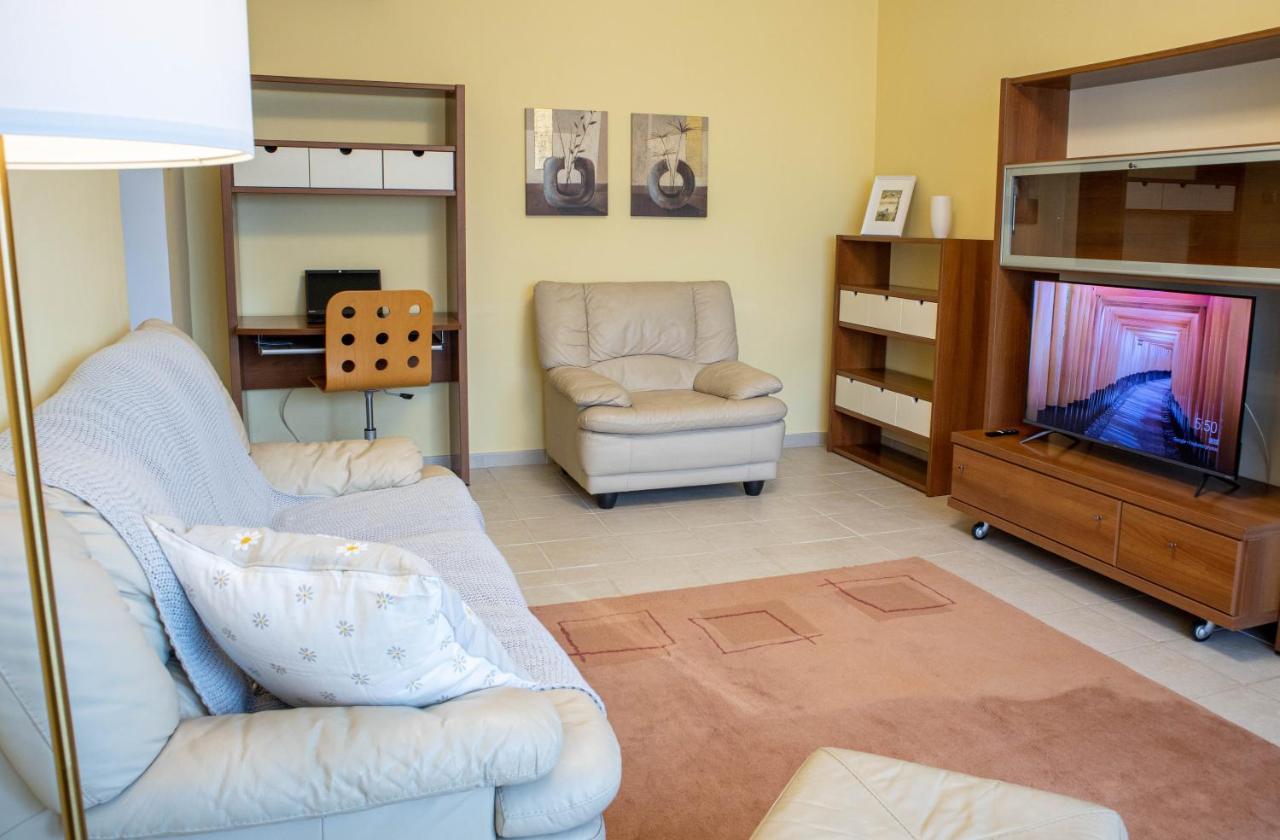 Oak Apartment - Piata Victoriei Bucarest Esterno foto